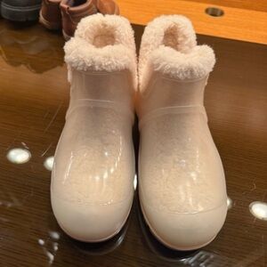 Ugg Rain/snow boots size 7